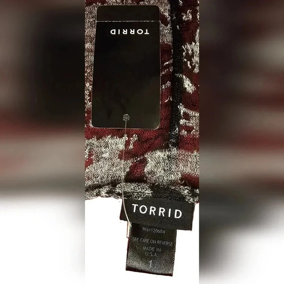 Torrid, Size 1X, Asymmetrical Gray Burnout Sleeveless Top - Picture 10 of 11